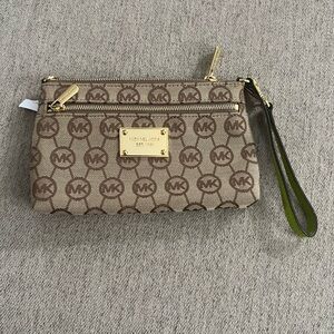 Brand New Michael Kors Wristlet